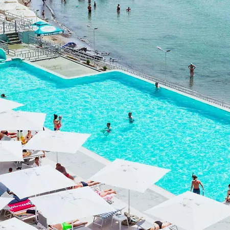 Carmen Azzuro Hotel