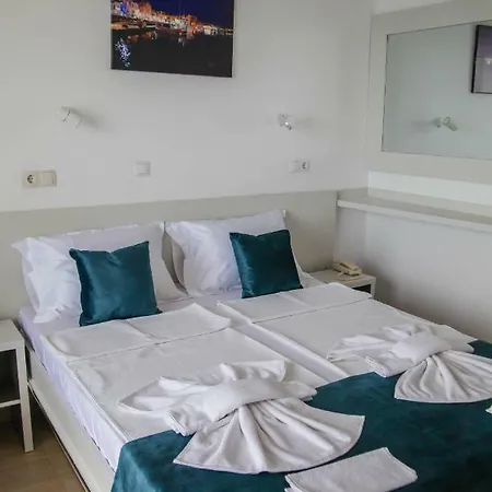 Carmen Azzuro Hotel