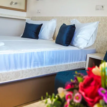 Carmen Azzuro Hotel